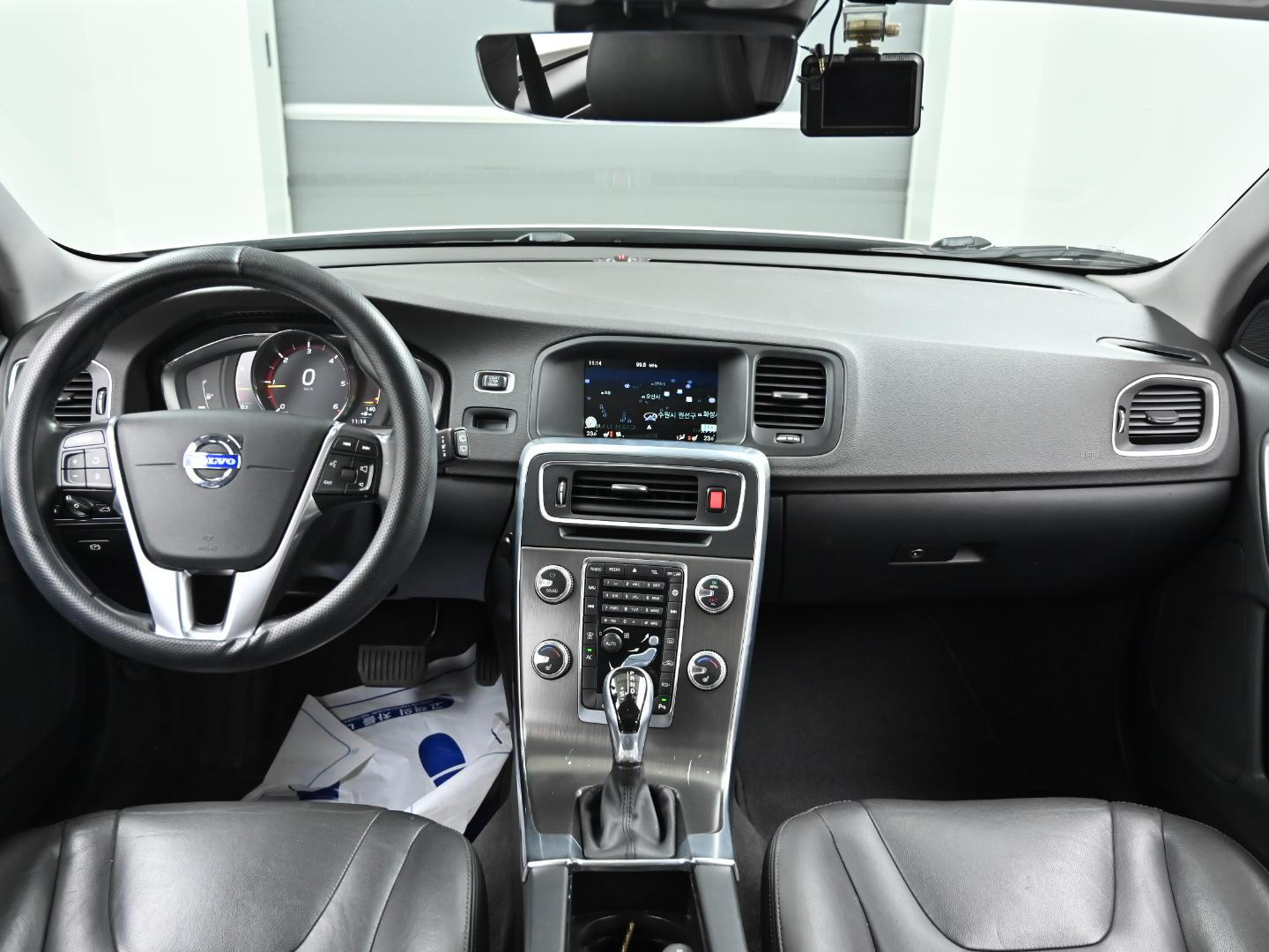 VOLVO V60 2016