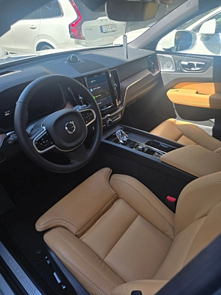 VOLVO XC60 2025