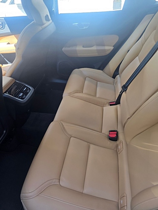 VOLVO XC60 2025