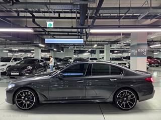 BMW 5-SERIES G30 2017