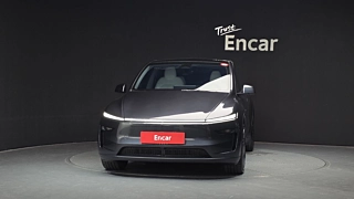 TESLA MODEL Y  2025