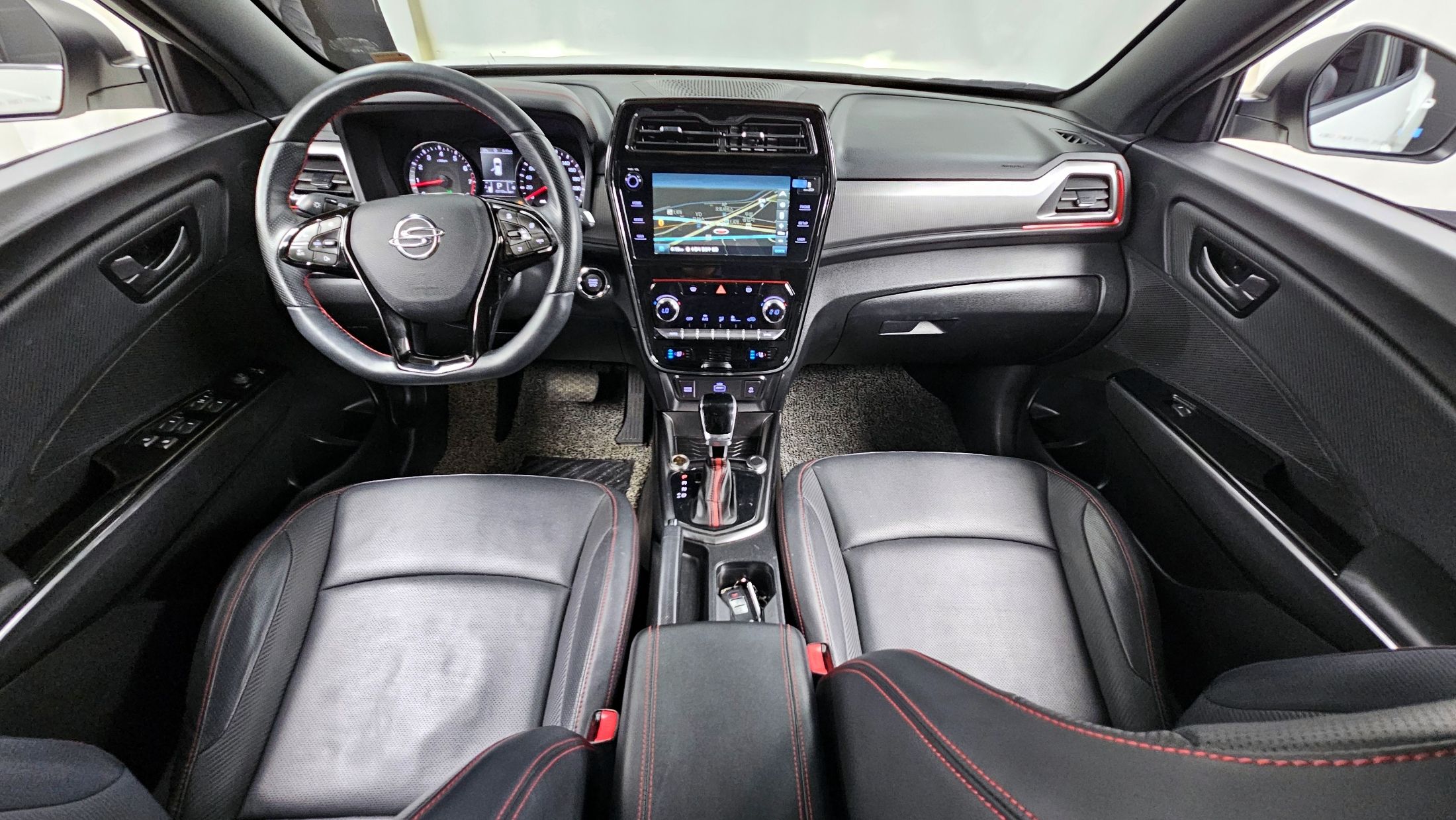 SSANGYONG TIVOLI VERY NEW 2021