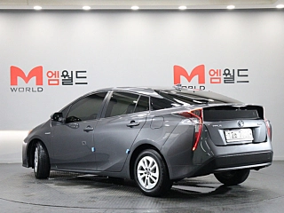 TOYOTA PRIUS 2017