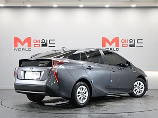 TOYOTA PRIUS 2017