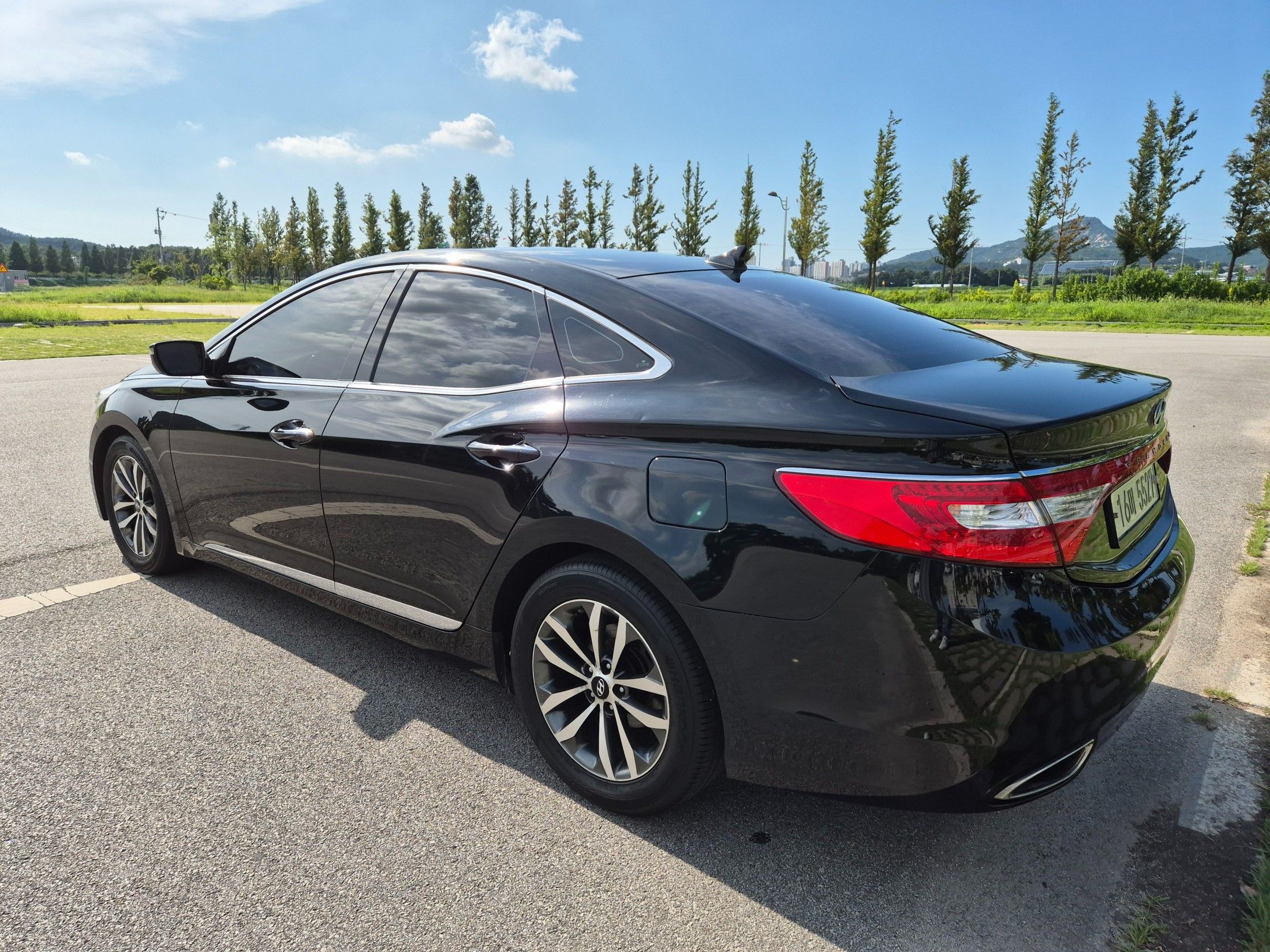 HYUNDAI GRANDEUR HG 2011