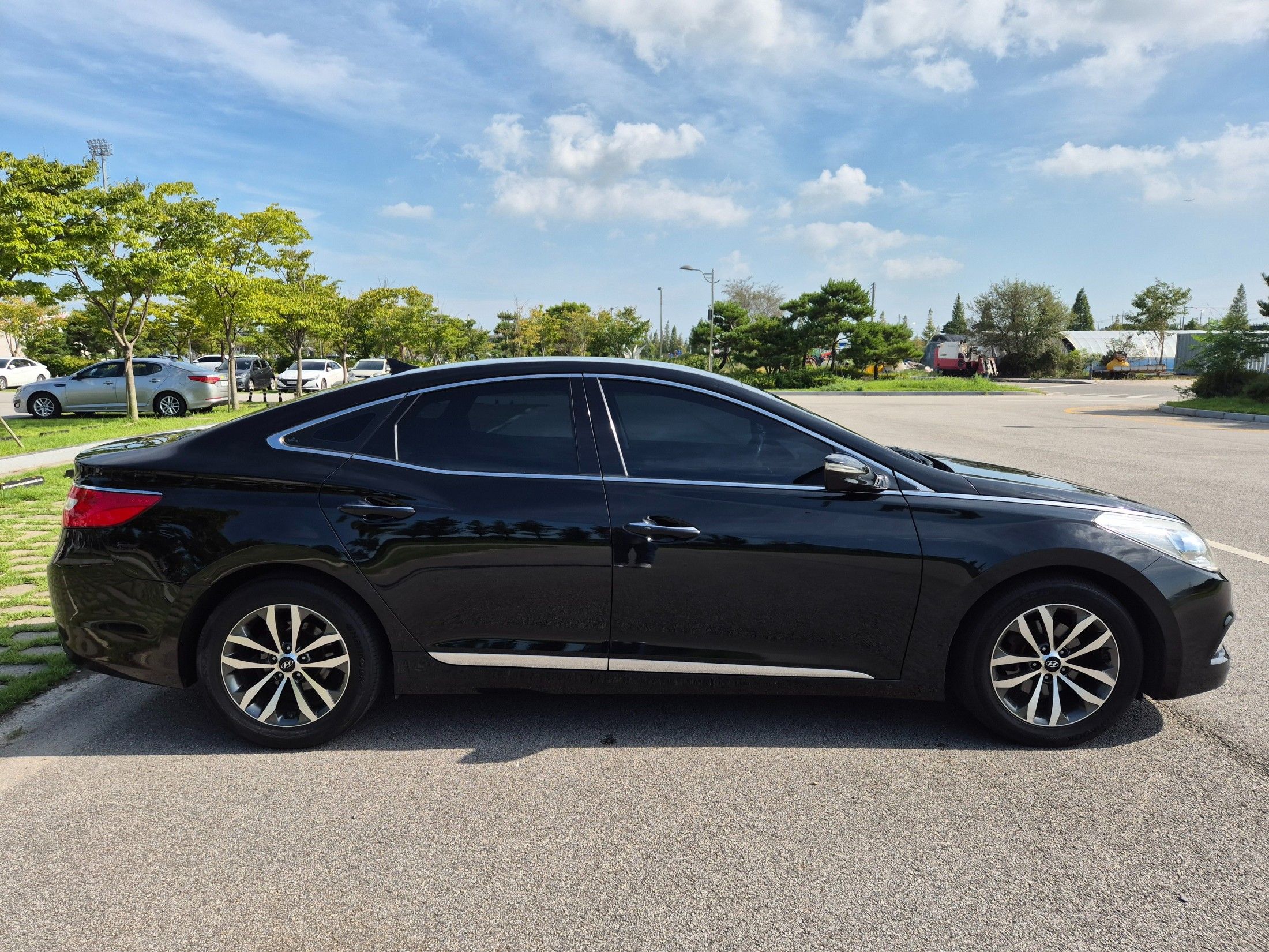 HYUNDAI GRANDEUR HG 2011