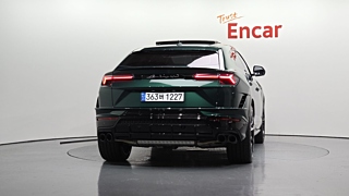 LAMBORGHINI URUS 2024