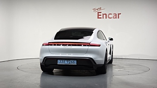 PORSCHE TAYCAN 2021