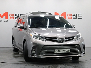 TOYOTA SIENNA 2018