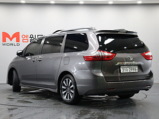 TOYOTA SIENNA 2018