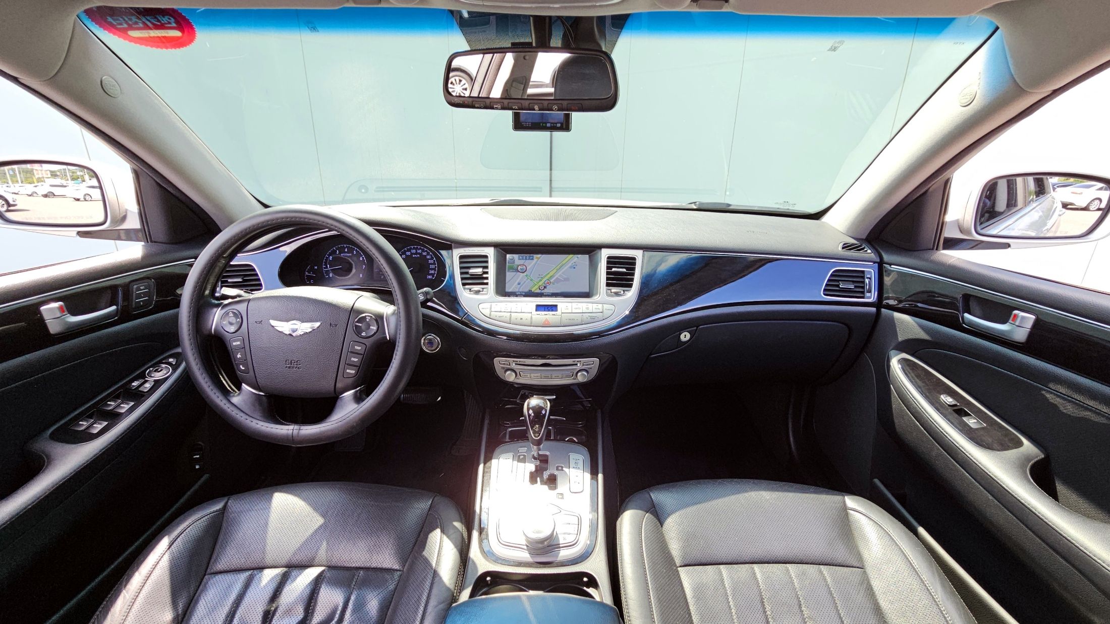 HYUNDAI GENESIS 2012