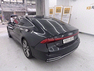 AUDI A7 4K 2020