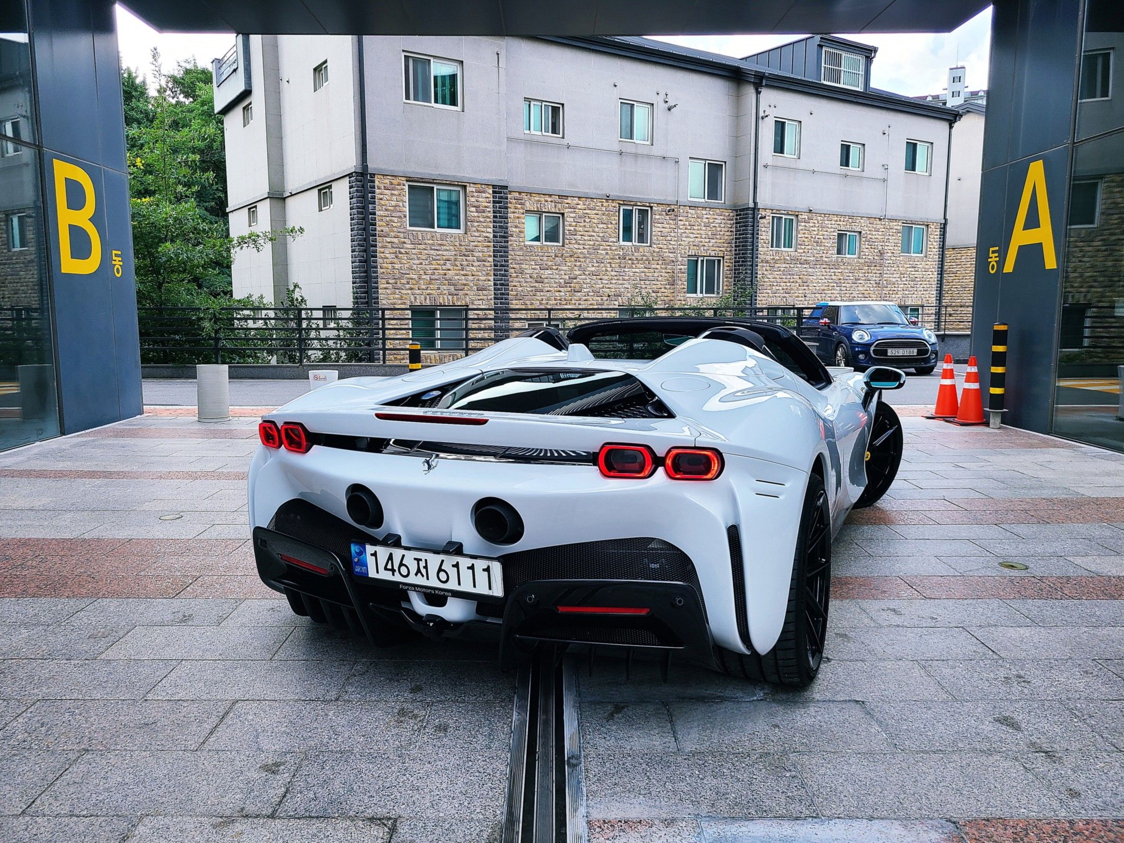 FERRARI SF90 SPIDER 2023