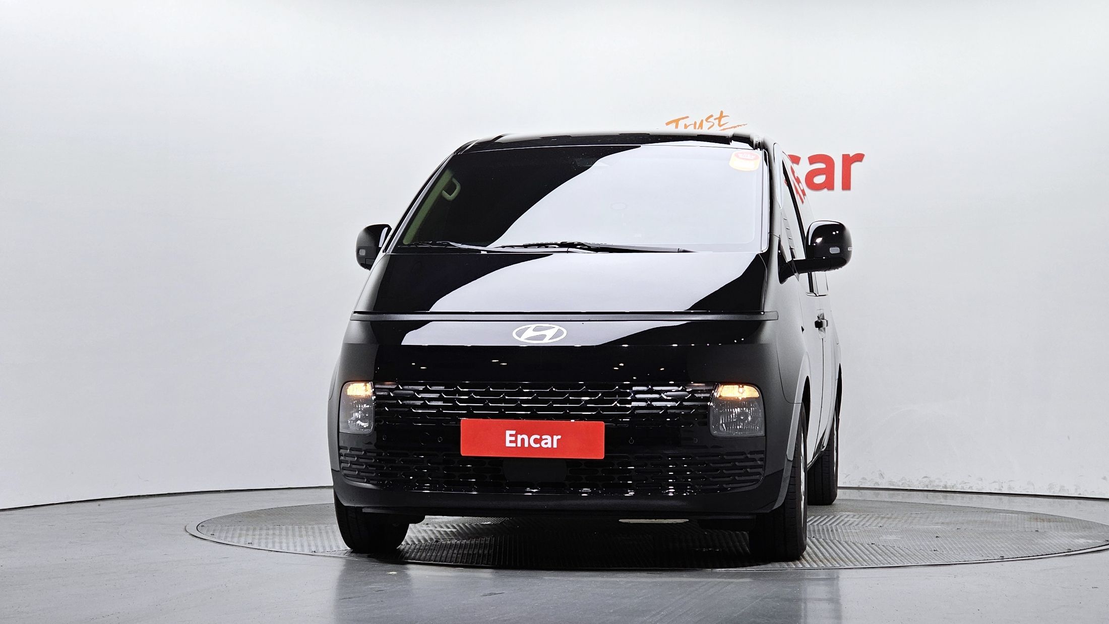 HYUNDAI STARIA 2025