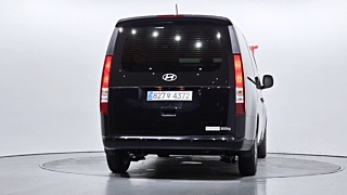 HYUNDAI STARIA 2025