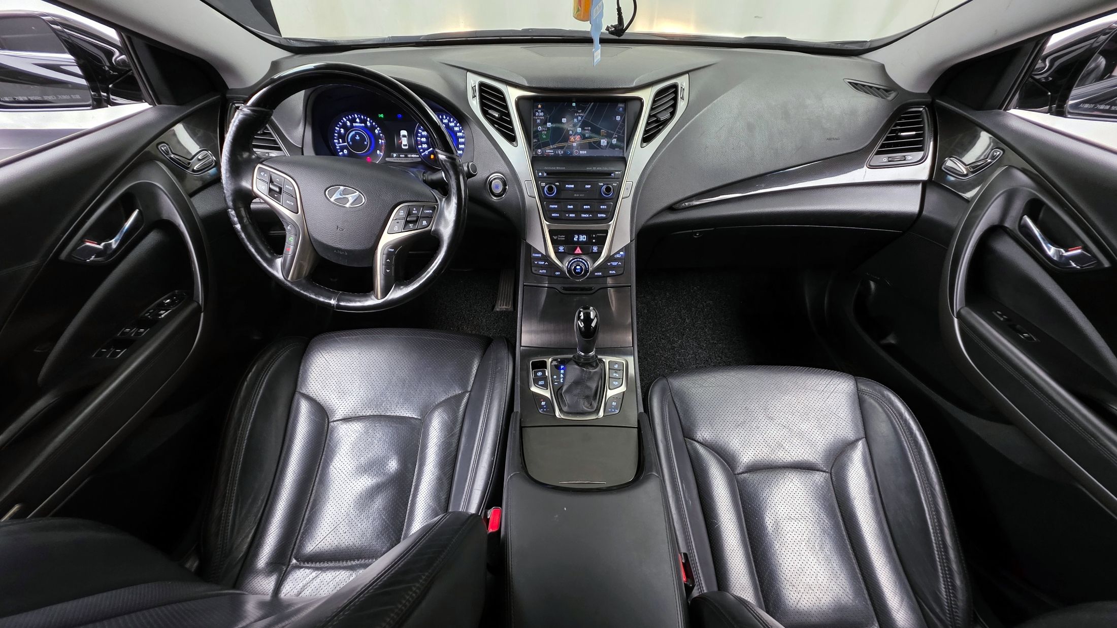 HYUNDAI GRANDEUR HG 2013