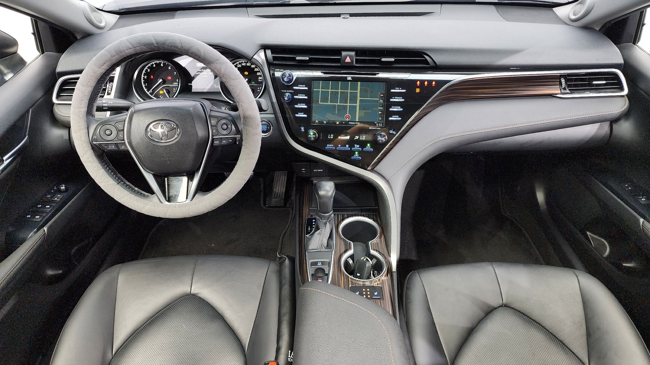 TOYOTA CAMRY XV70 2018