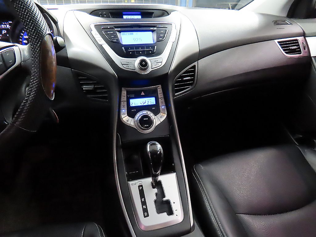 HYUNDAI AVANTE MD 2011