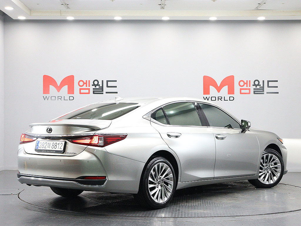 LEXUS ES300H 2023