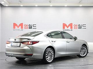 LEXUS ES300H 2023