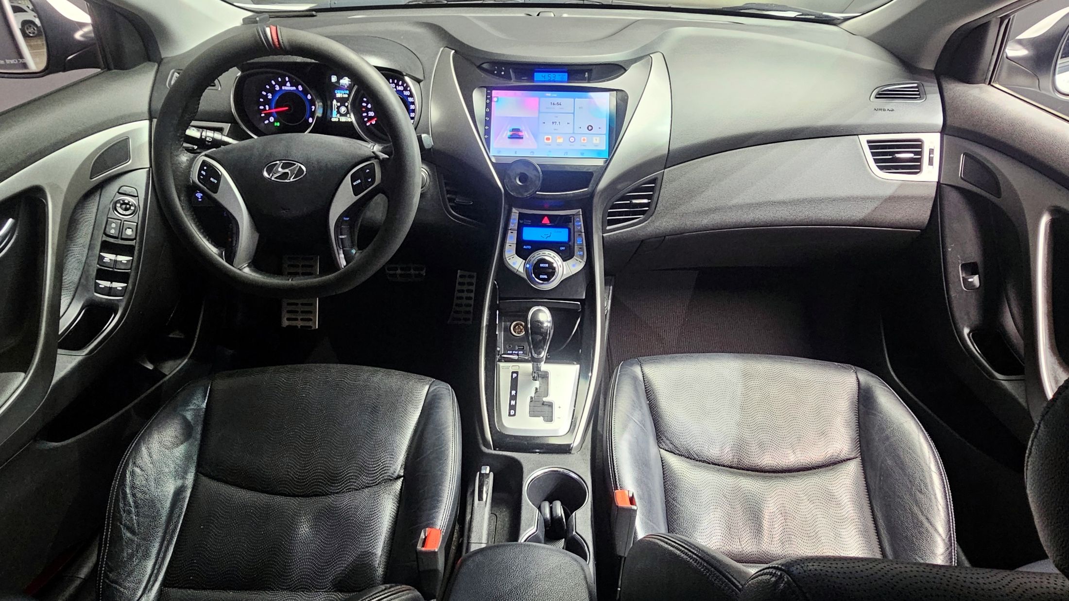 HYUNDAI AVANTE MD 2011