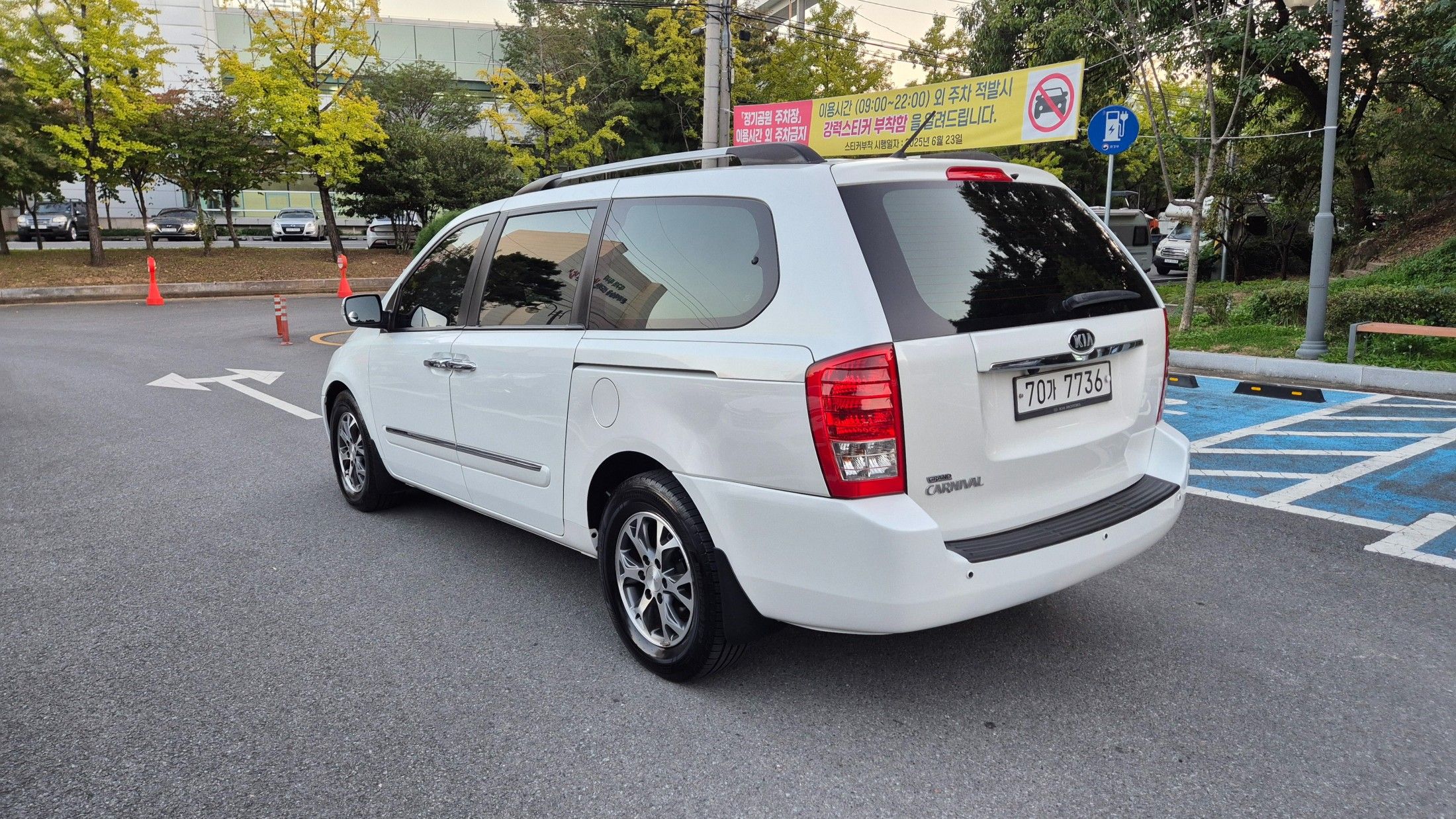 KIA CARNIVAL R 2013