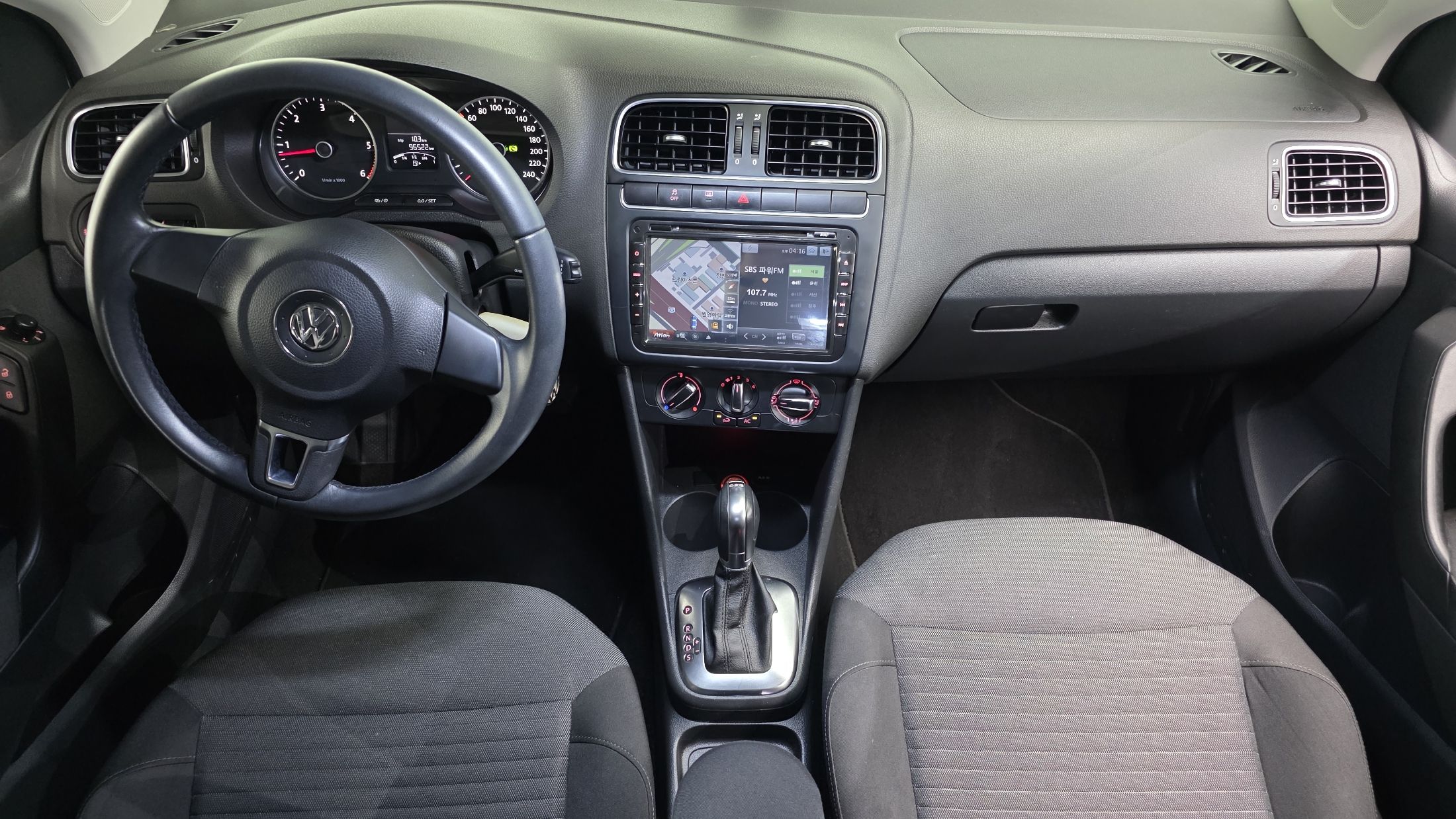 VOLKSWAGEN POLO 2014