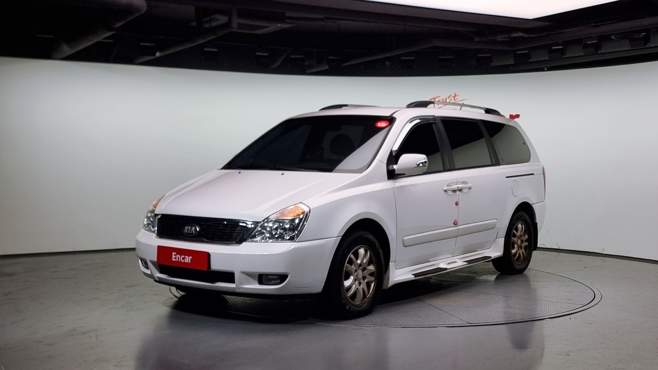 KIA CARNIVAL R 2013