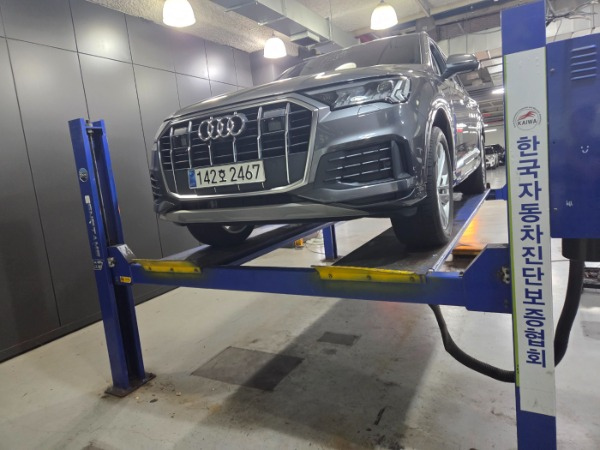 AUDI Q7 4M