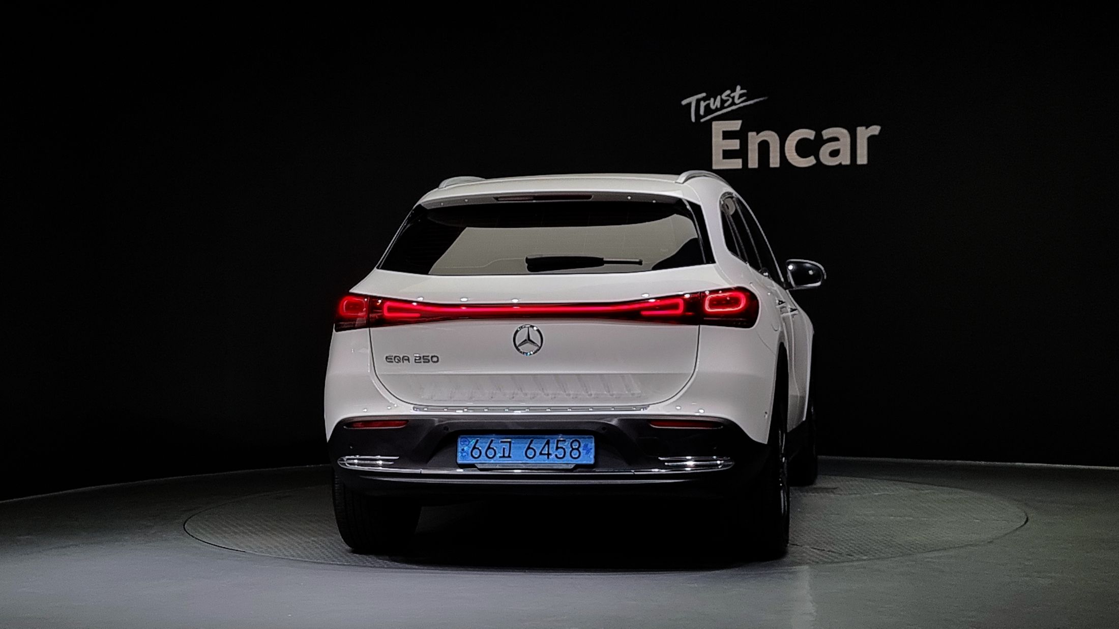 MERCEDES BENZ EQA H243