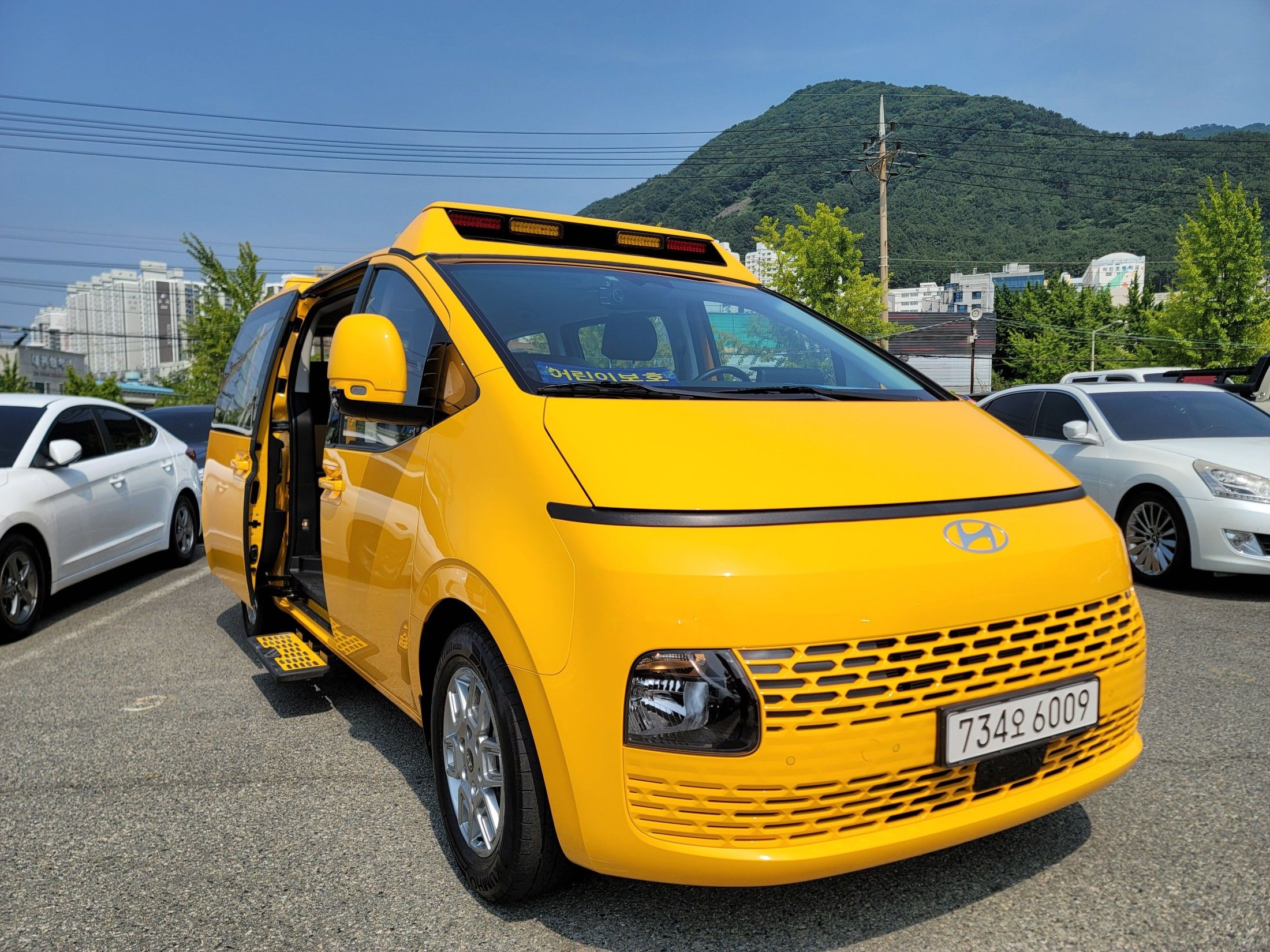 HYUNDAI STARIA 2024