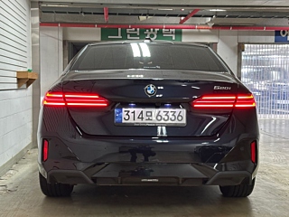 BMW 5-SERIES G60 2023