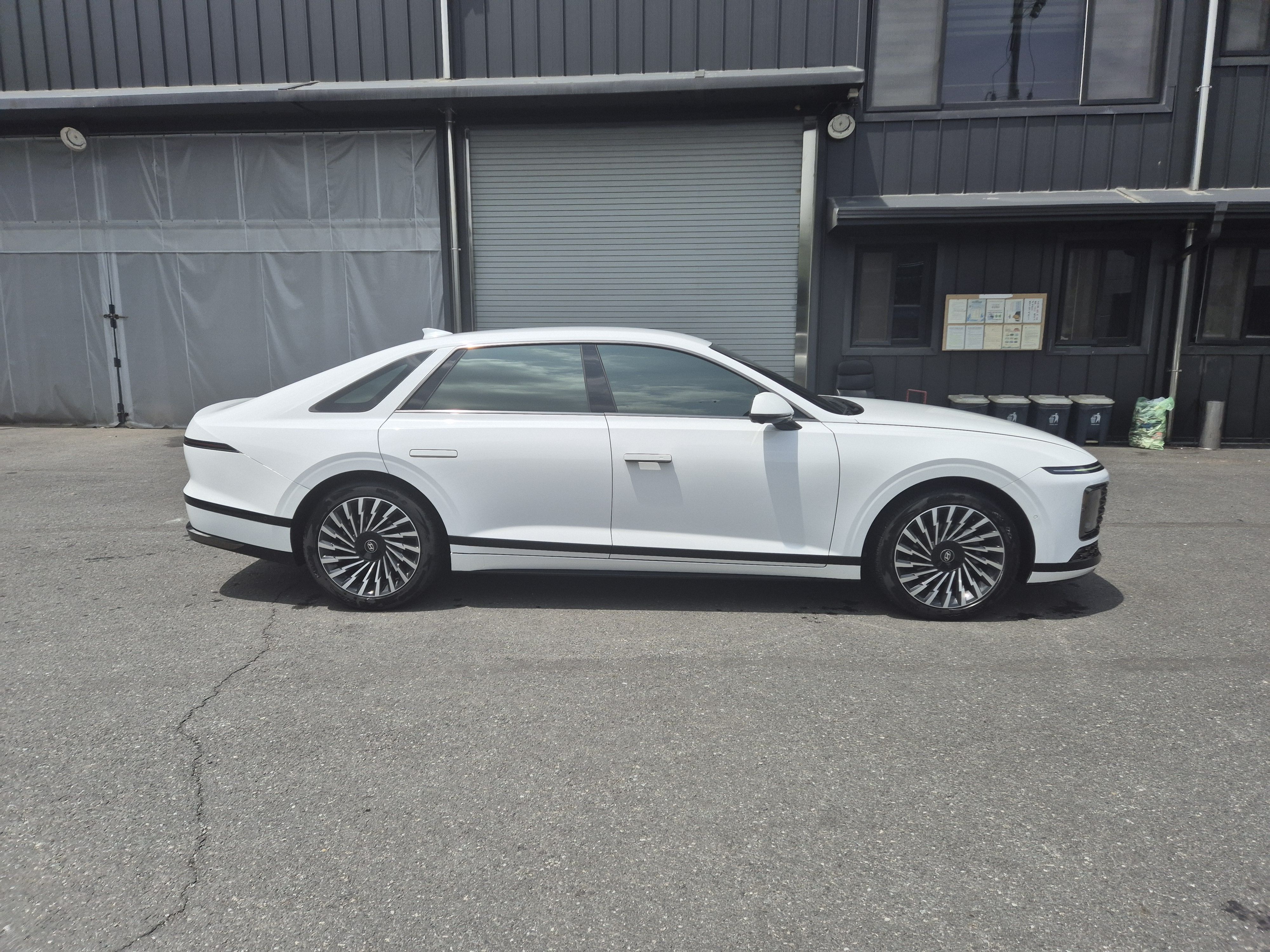 HYUNDAI GRANDEUR HYBRID GN7 2023