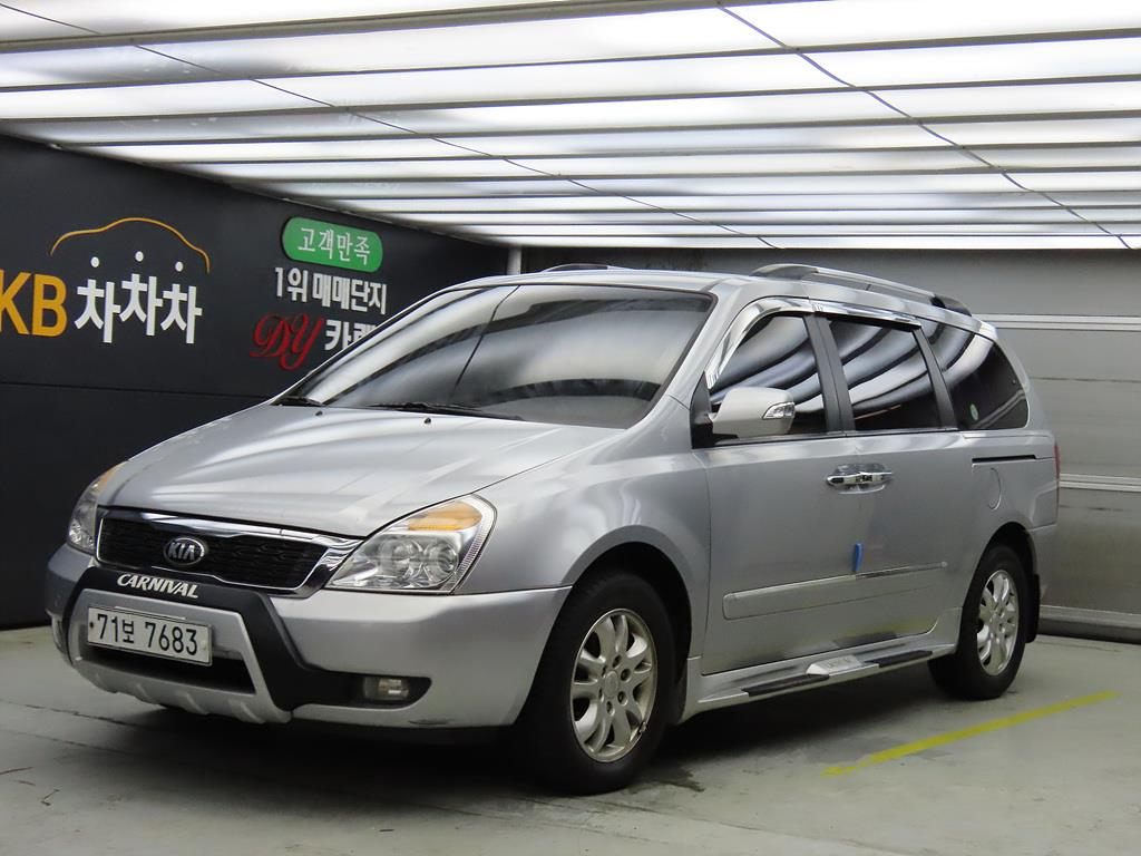 KIA CARNIVAL R 2010