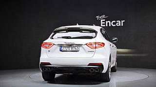 MASERATI LEVANTE 2020