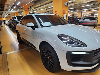 PORSCHE MACAN 2023