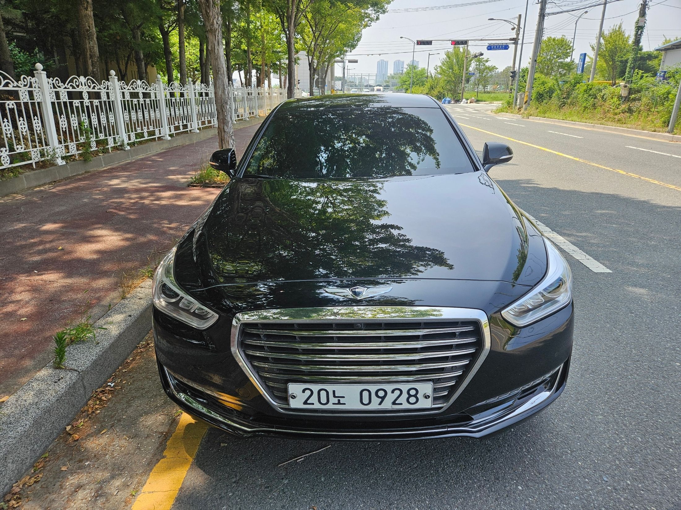 GENESIS EQ900 2016