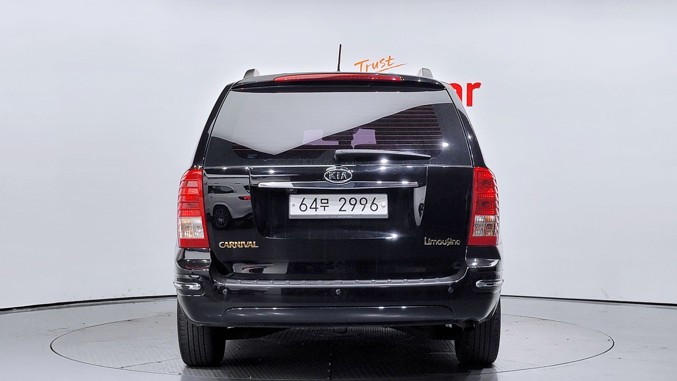 KIA CARNIVAL R 2011
