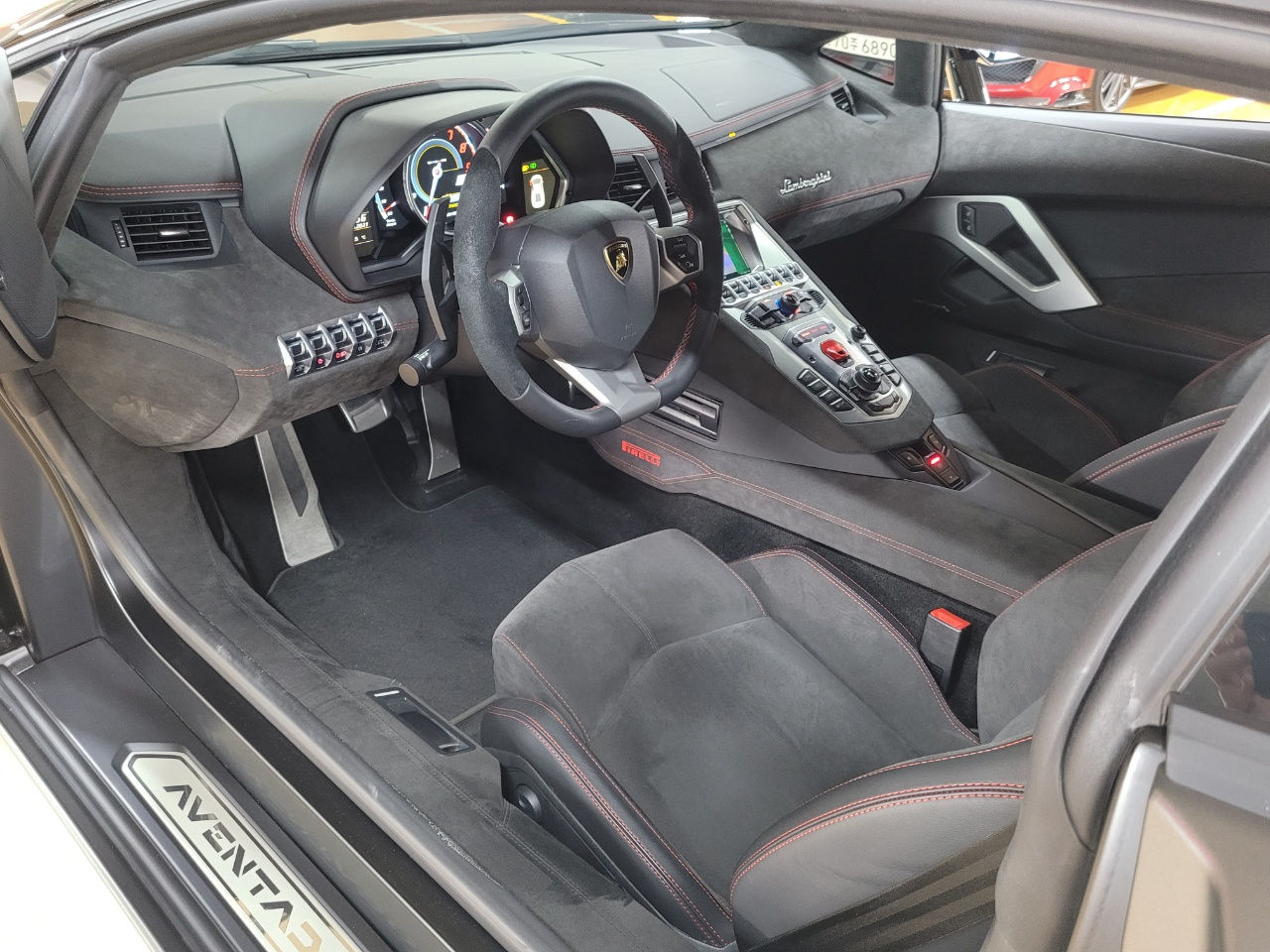 LAMBORGHINI AVENTADOR 2016