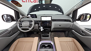 HYUNDAI STARIA 2025