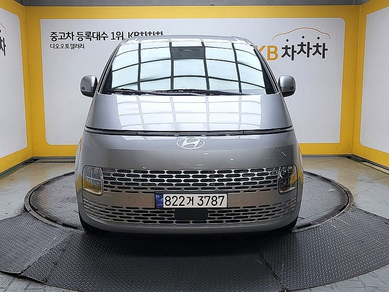 HYUNDAI STARIA 2025