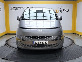HYUNDAI STARIA 2025