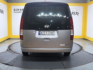 HYUNDAI STARIA 2025