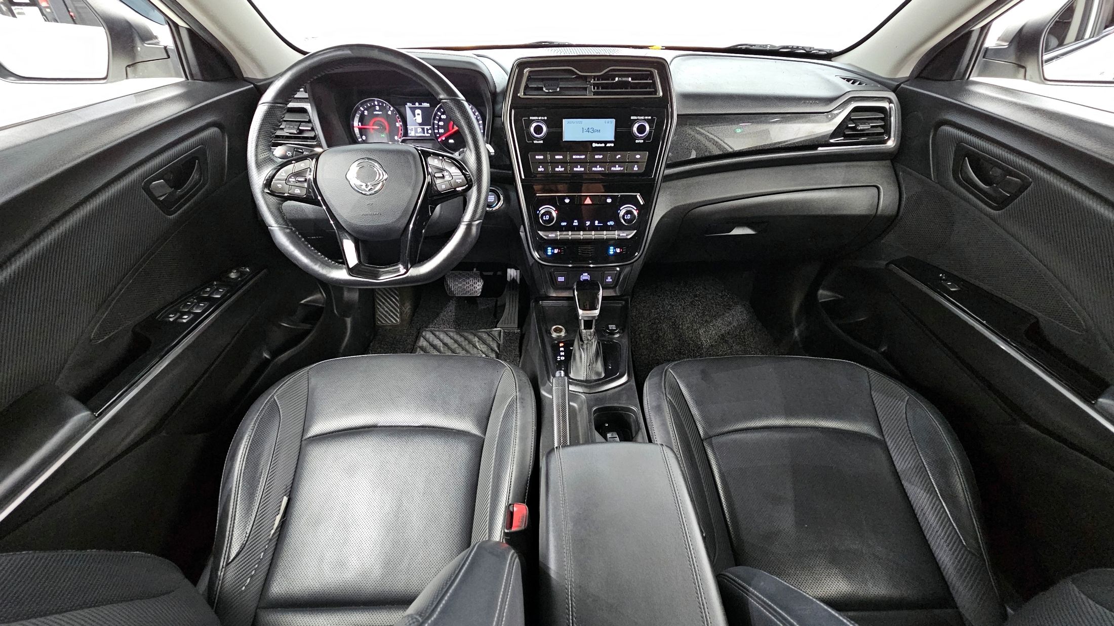 SSANGYONG TIVOLI VERY NEW 2020