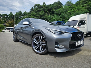 INFINITI Q30 2017