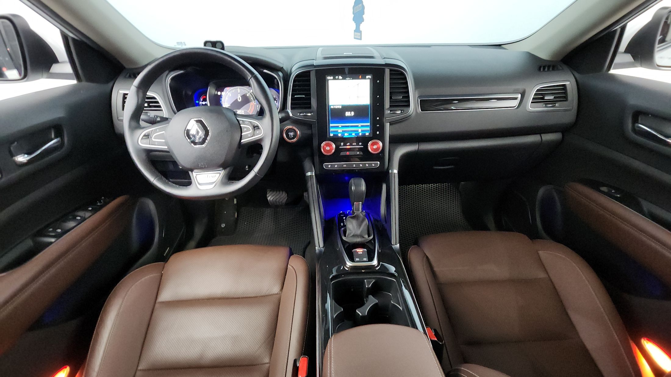 SAMSUNG QM6 2018