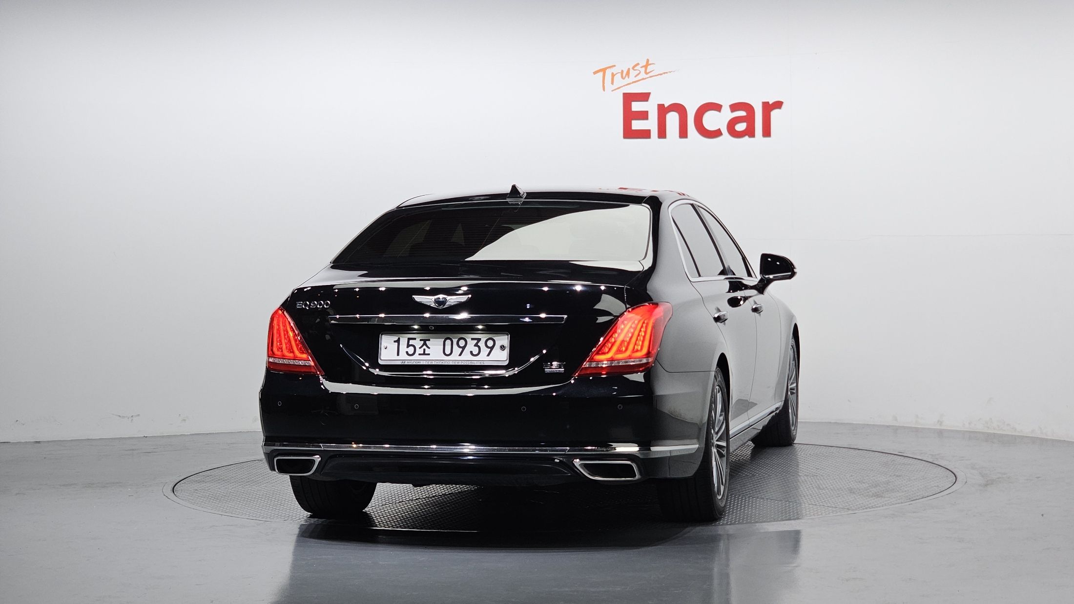 GENESIS EQ900 2016