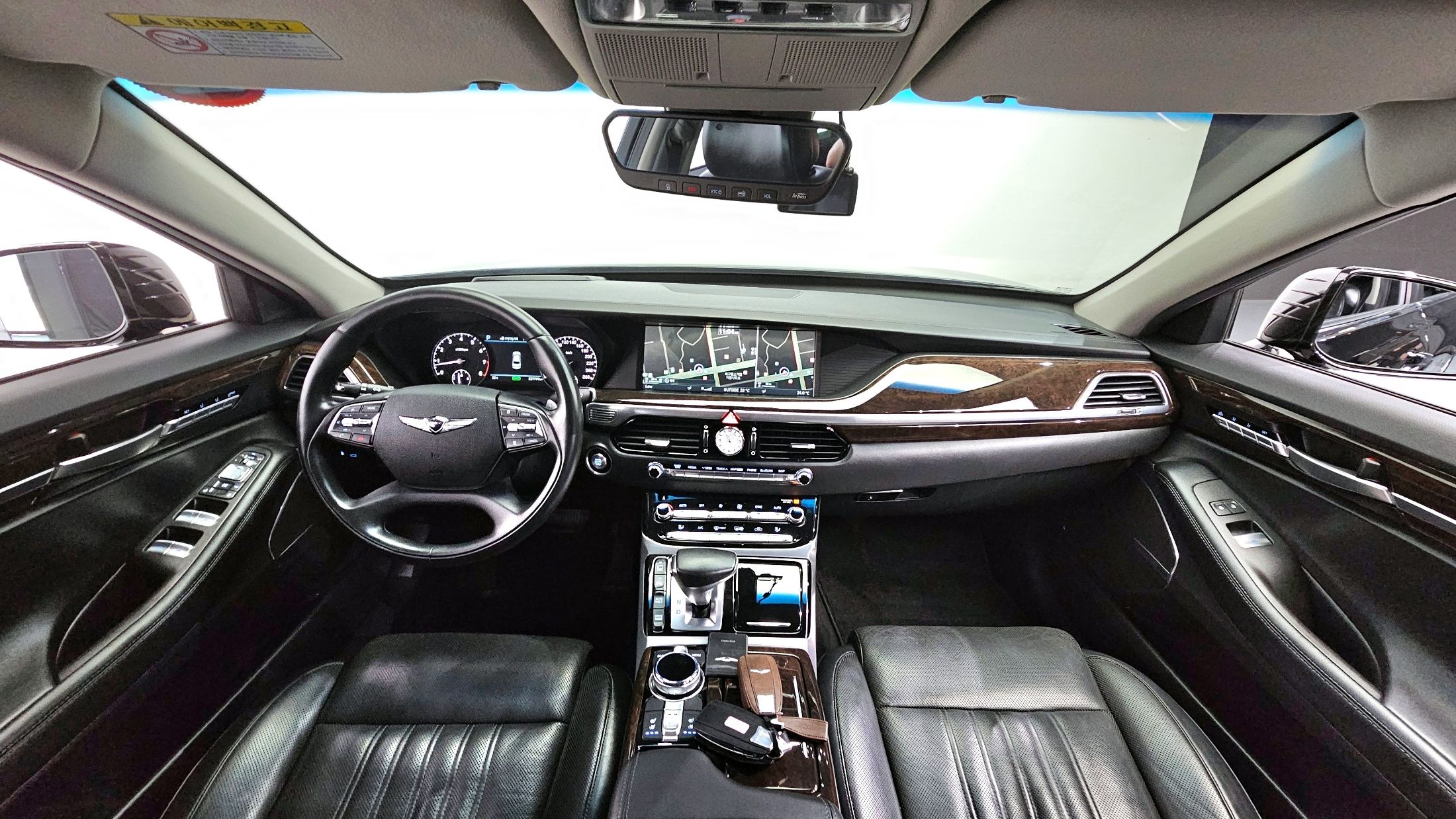 GENESIS EQ900 2016