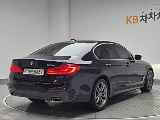 BMW 5-SERIES G30 2017