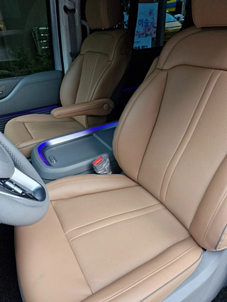 HYUNDAI STARIA 2025